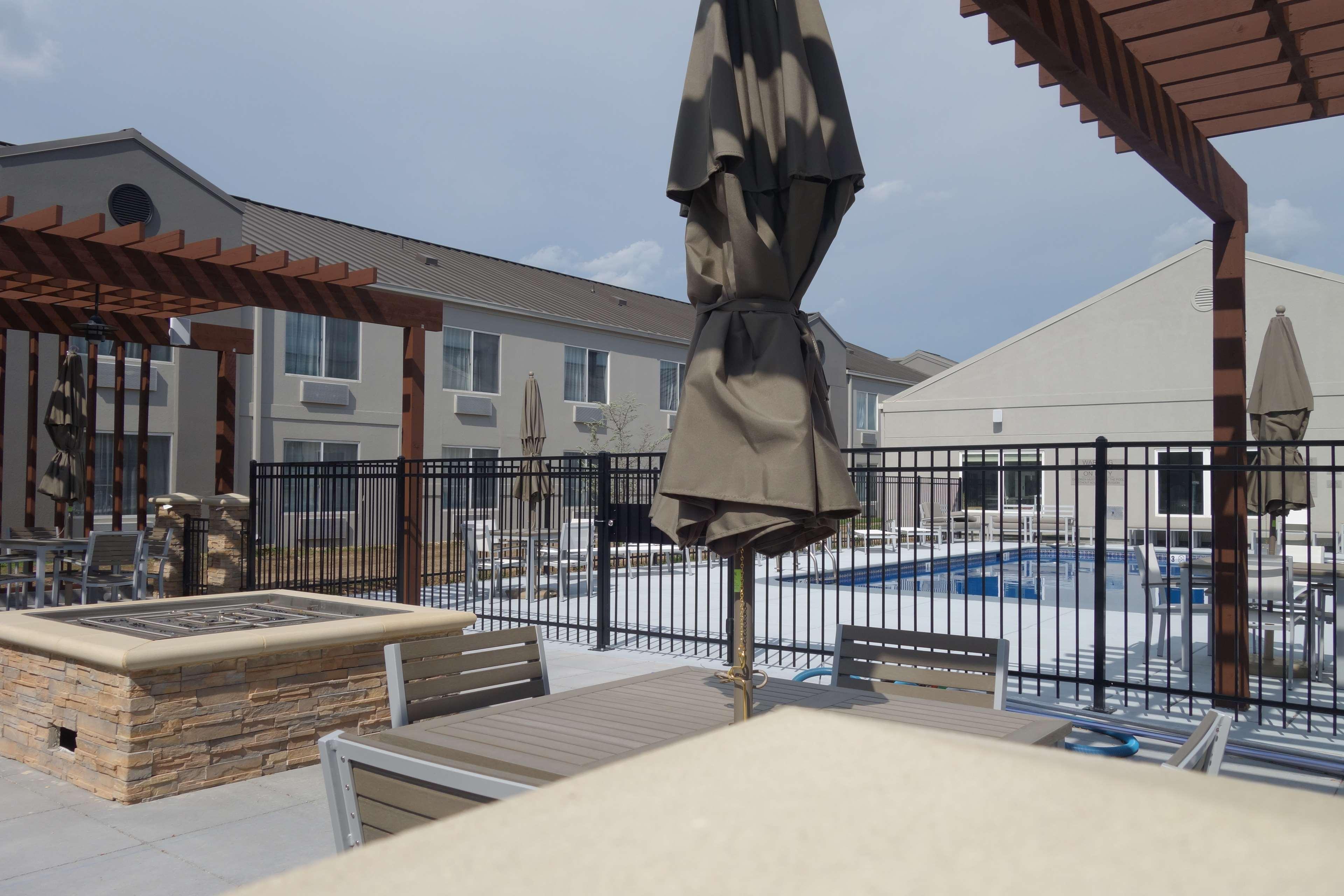 Country Inn & Suites By Radisson, Wichita East, Ks 外观 照片