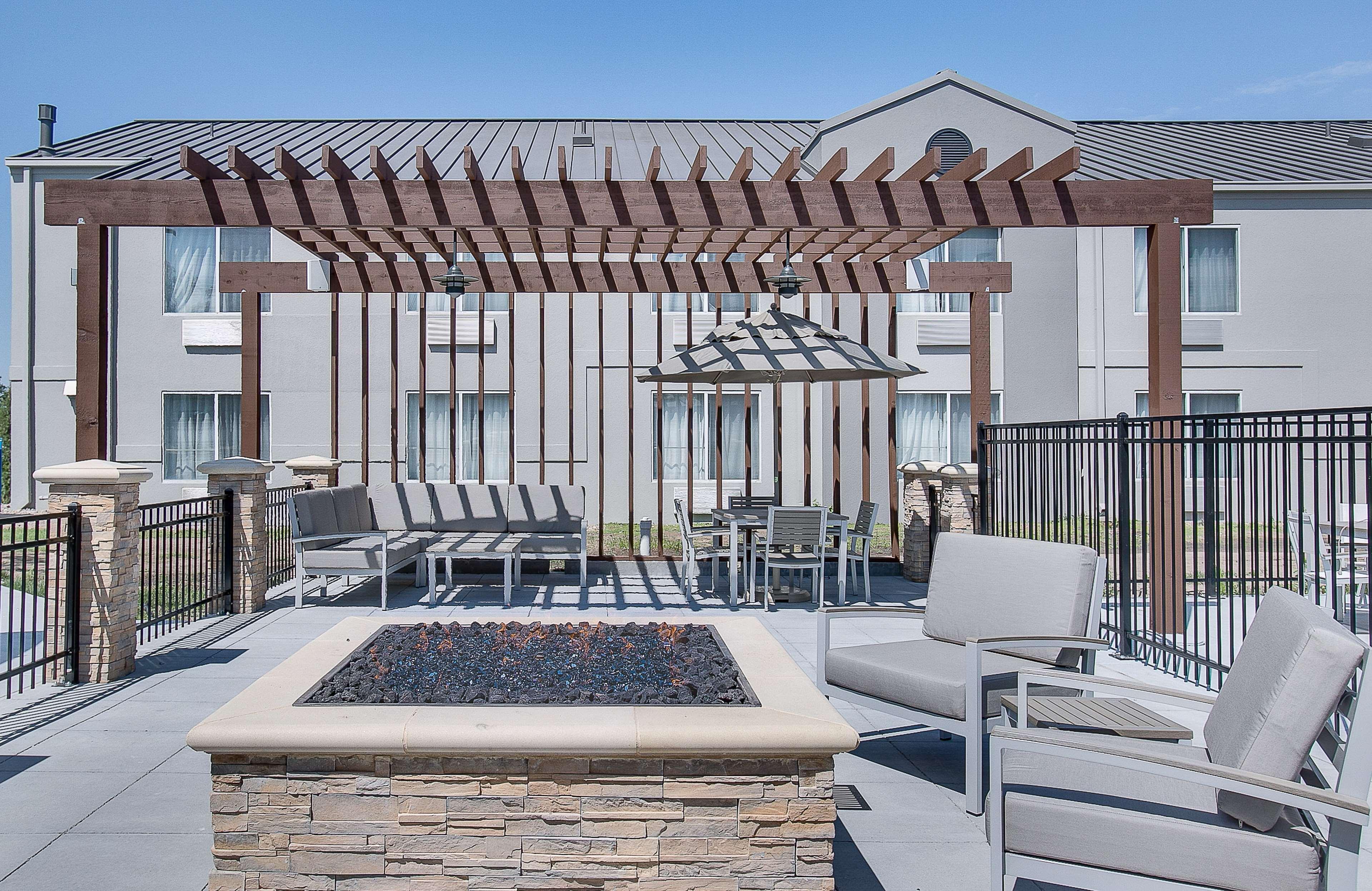 Country Inn & Suites By Radisson, Wichita East, Ks 外观 照片