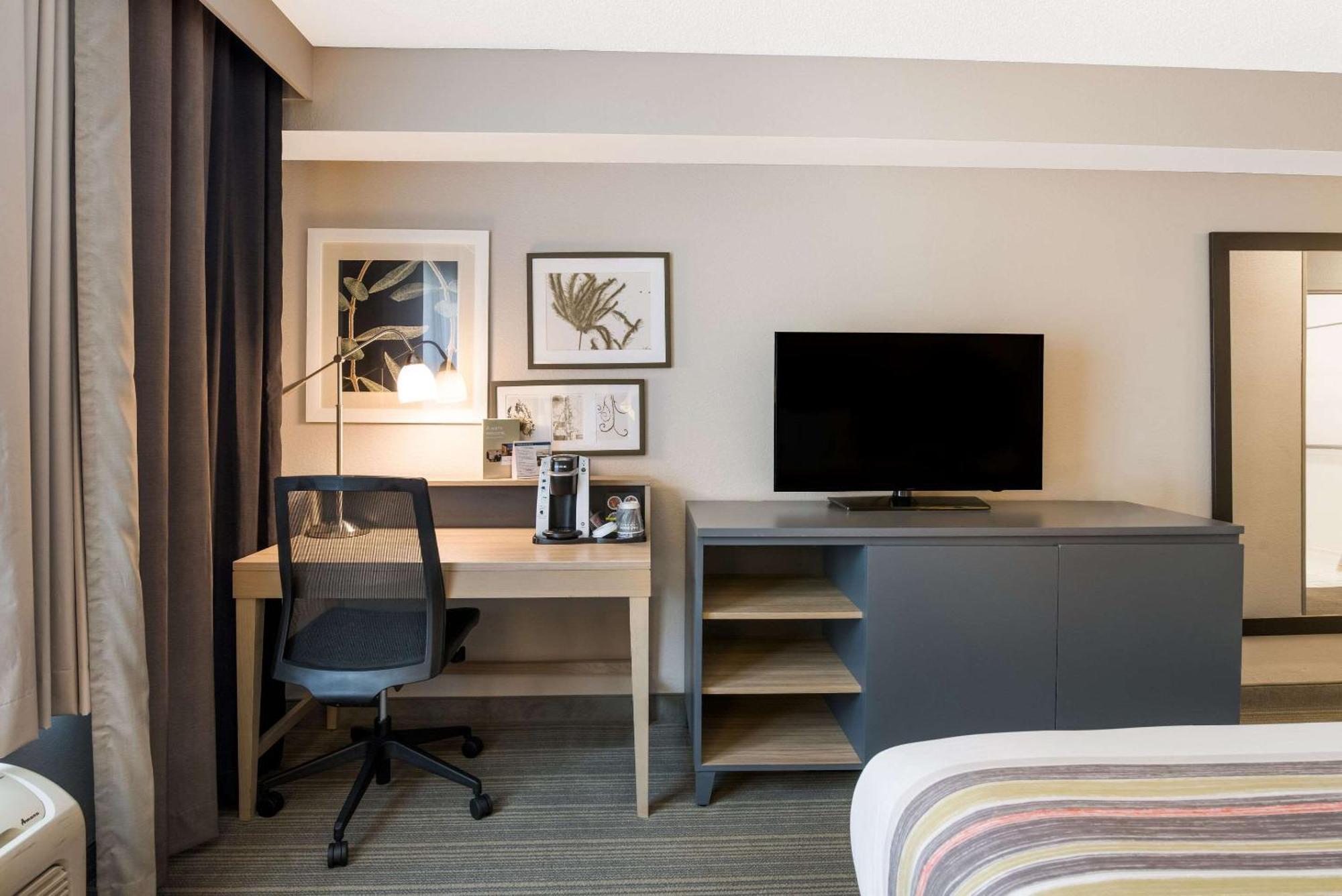 Country Inn & Suites By Radisson, Wichita East, Ks 外观 照片