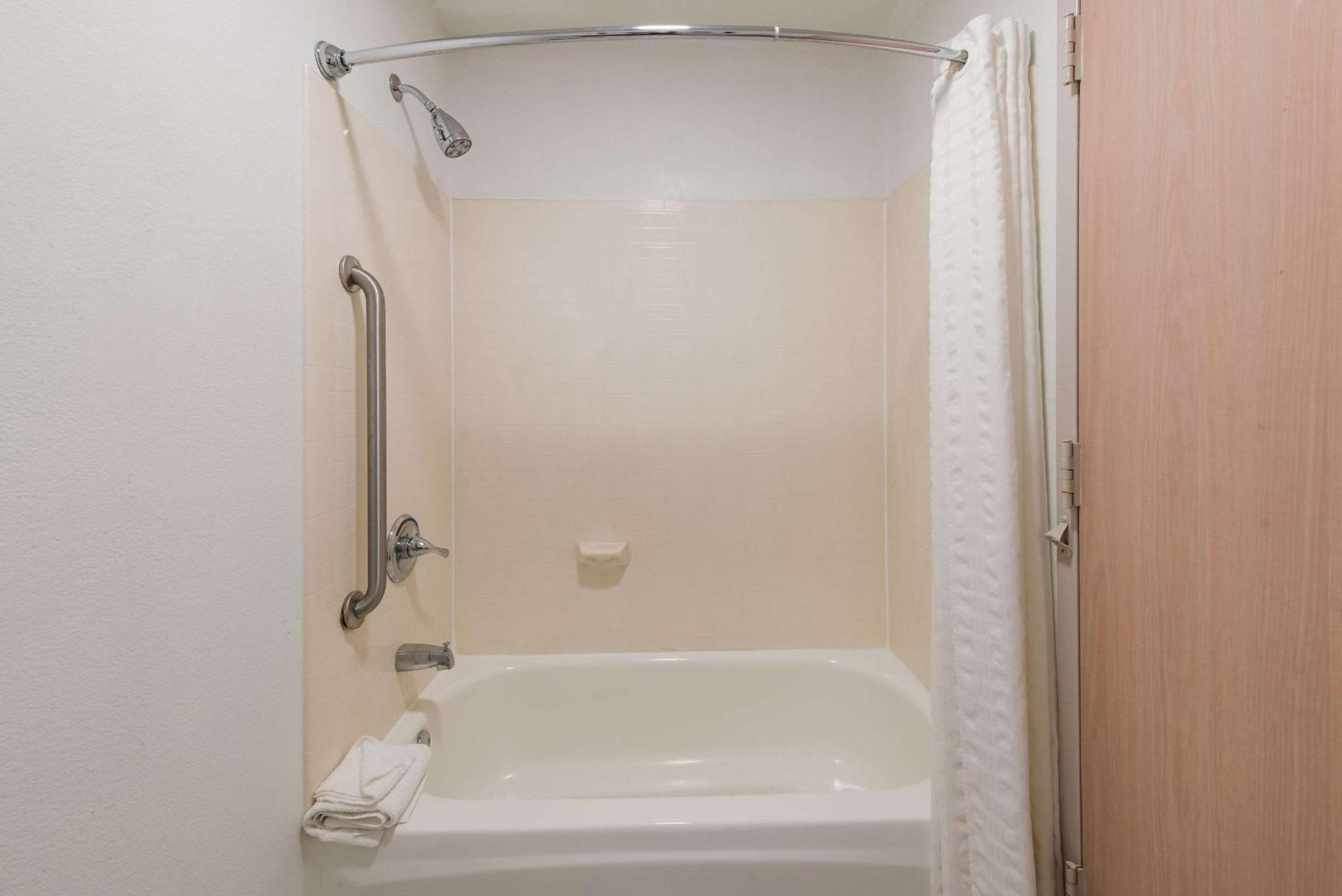 Country Inn & Suites By Radisson, Wichita East, Ks 外观 照片