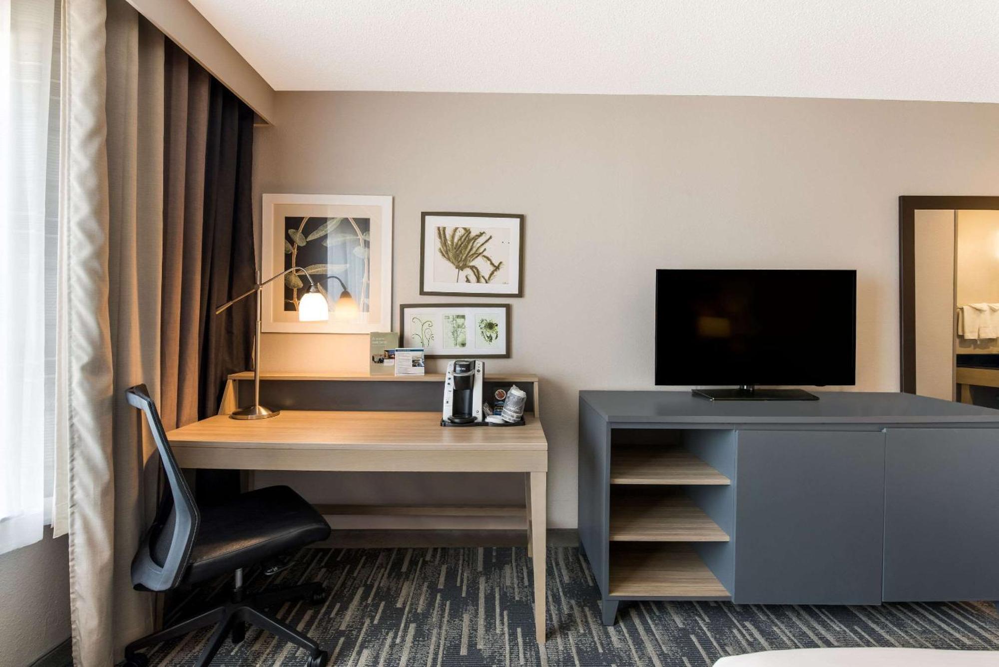 Country Inn & Suites By Radisson, Wichita East, Ks 外观 照片