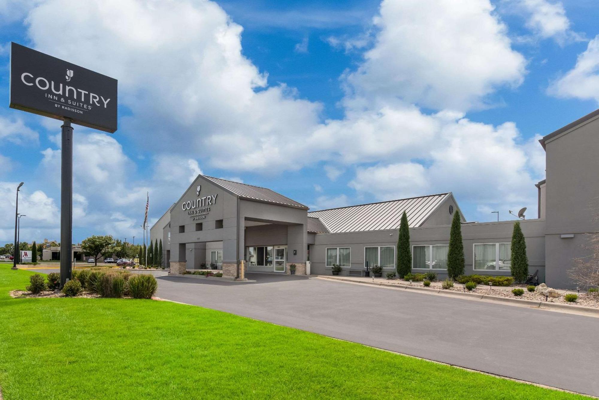 Country Inn & Suites By Radisson, Wichita East, Ks 外观 照片