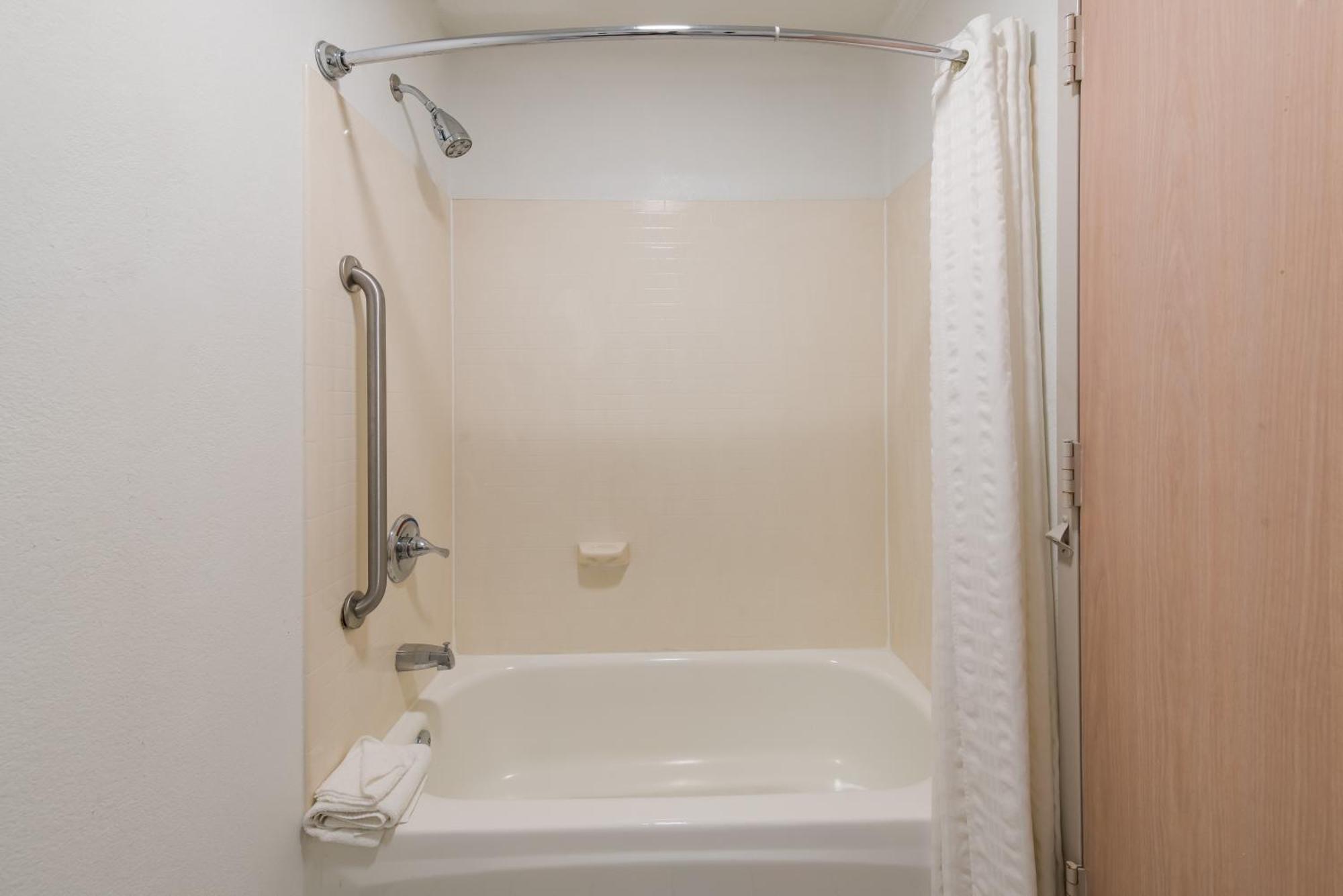 Country Inn & Suites By Radisson, Wichita East, Ks 外观 照片