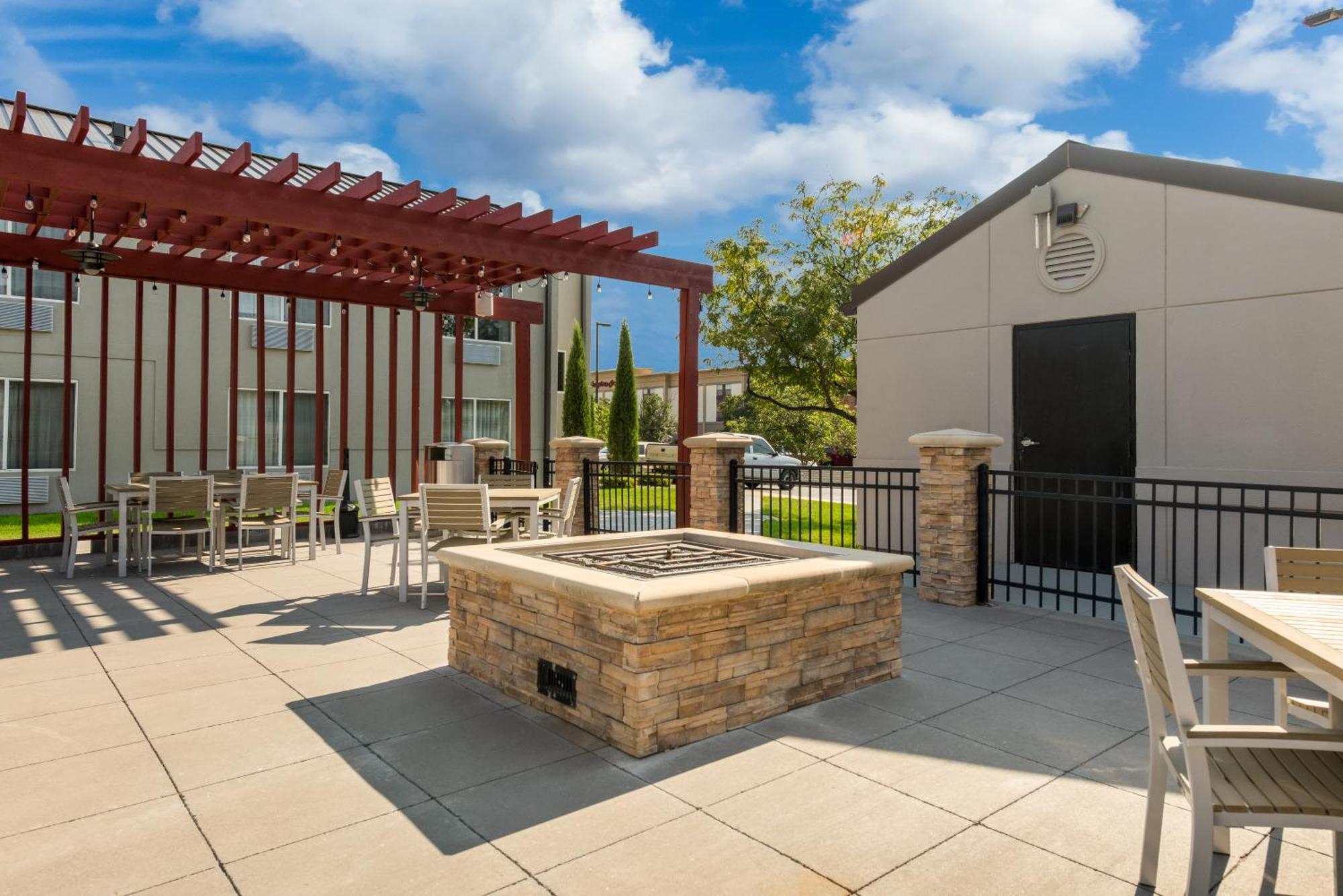 Country Inn & Suites By Radisson, Wichita East, Ks 外观 照片