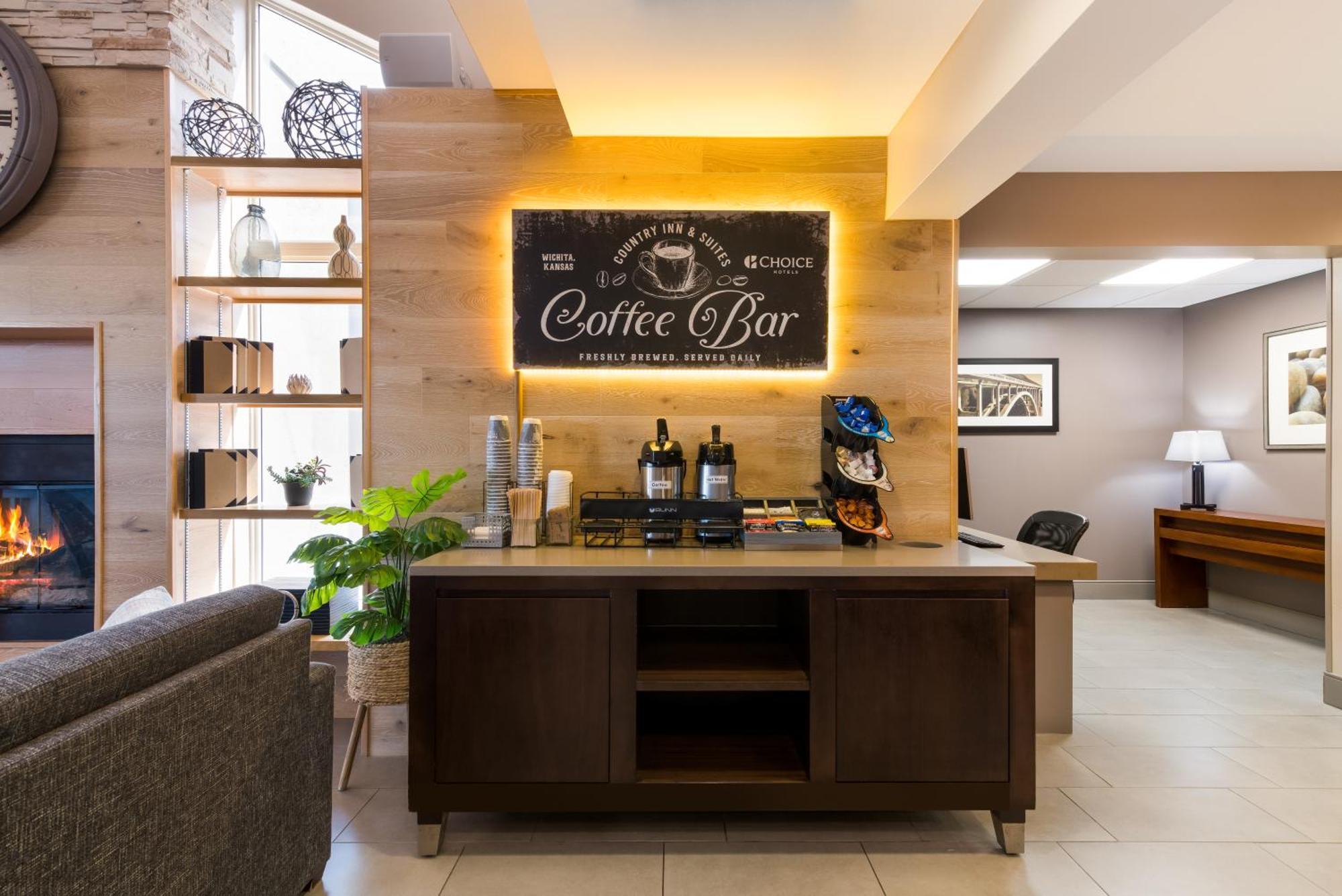 Country Inn & Suites By Radisson, Wichita East, Ks 外观 照片