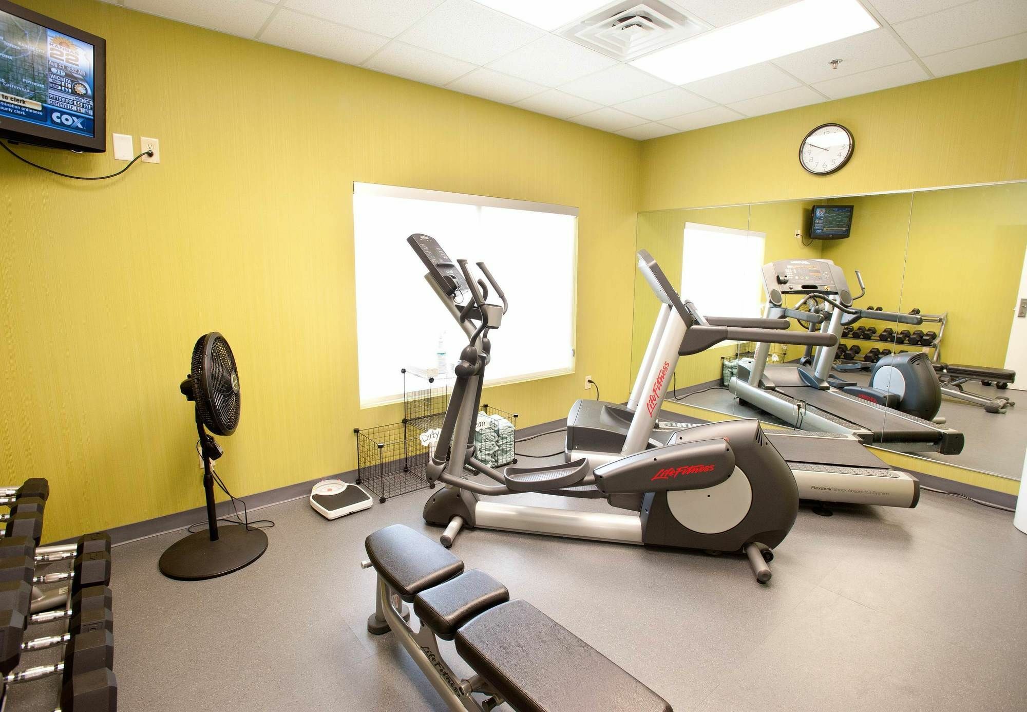 Country Inn & Suites By Radisson, Wichita East, Ks 外观 照片